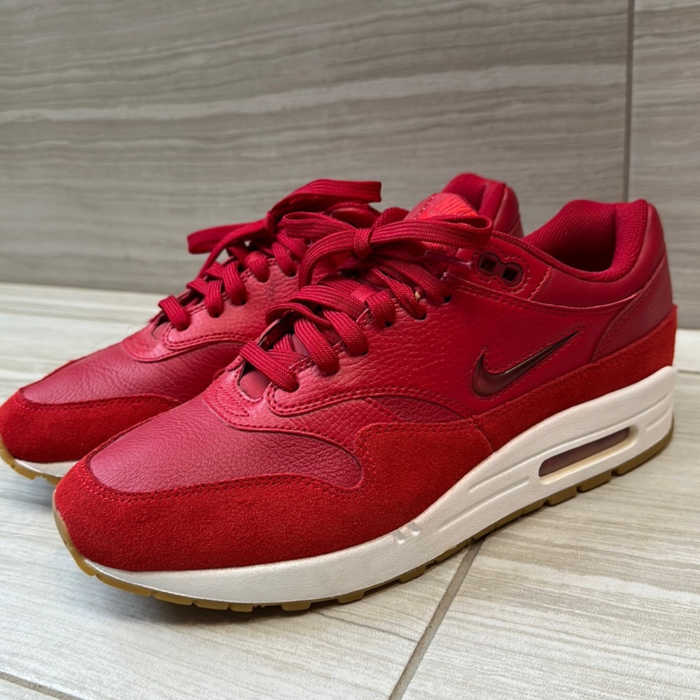 Red Air Max - Picture 3 of 10